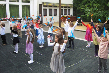 16922368832_27bcdf23c6_z