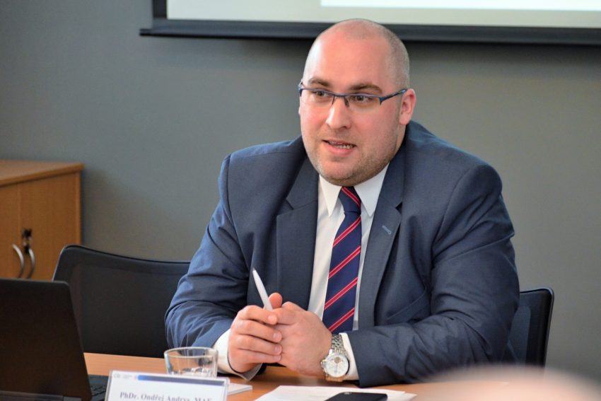 683915ccc6114f18b762ec4f9d29f406