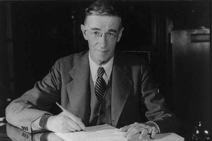 Vannevar_Bush_portrait