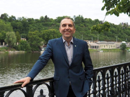 Miroslav_Hrebecky_EDUin_polocelek